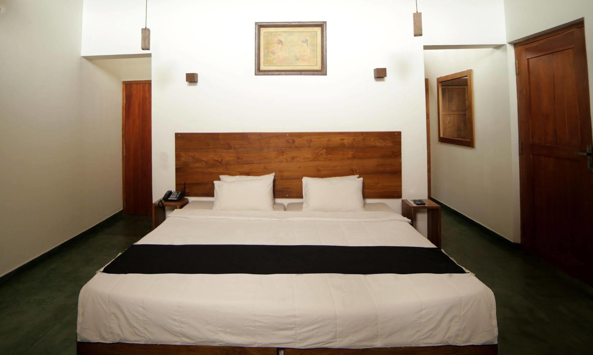 Miracle Resorts & Villas Polonnaruwa Buitenkant foto